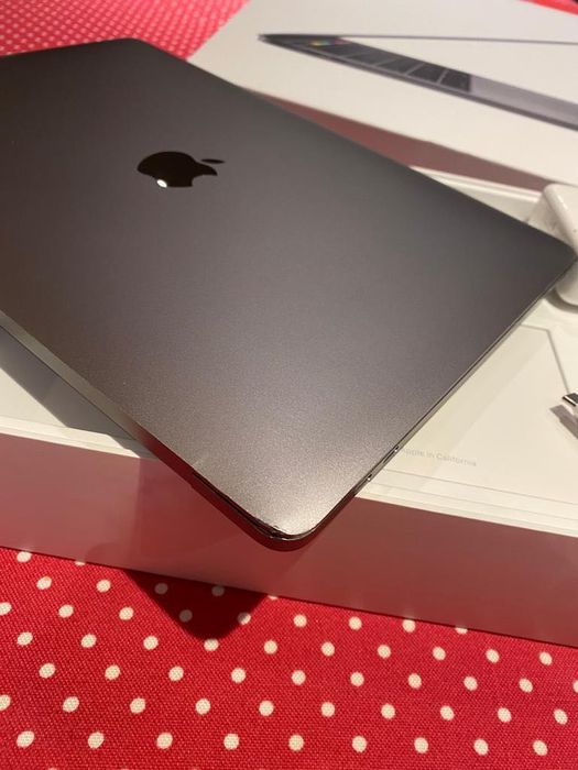MacBook Pro 13’. TouchBar64862015301889122