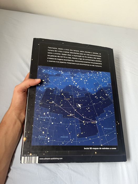 Livro Astronomica: Galáxias, Estrelas,  Planetas, Mapas de Constelações, Exploracao espacial