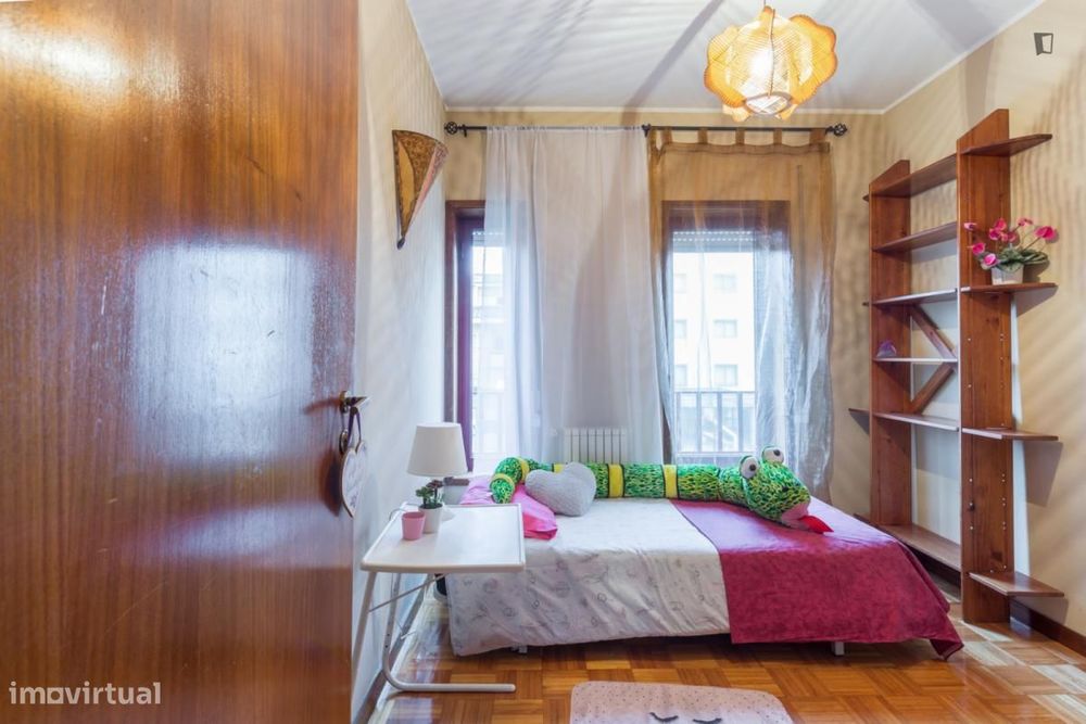 Quarto - localizado em Paranhos Porto