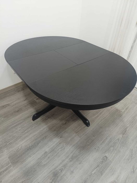 Mesa de jantar preta redonda