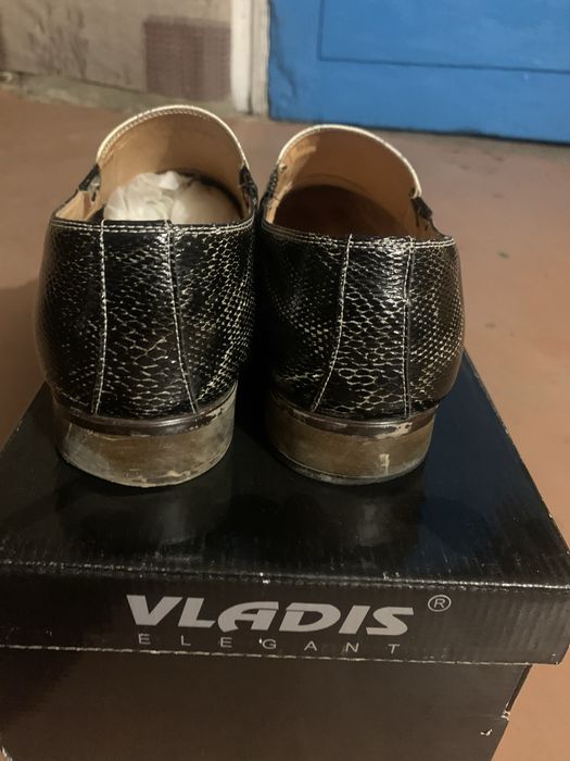 Мокасини з шкіри пітона