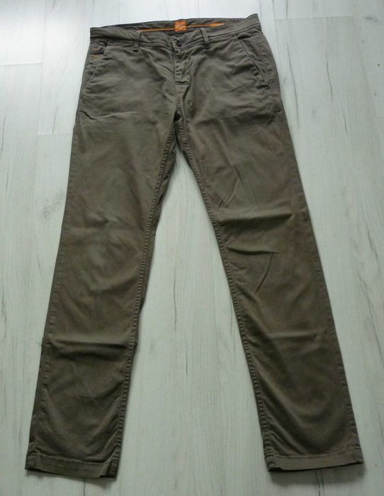Męskie spodnie jeansowe HUGO BOSS rozmiar L W33 L32 STRETCH khaki