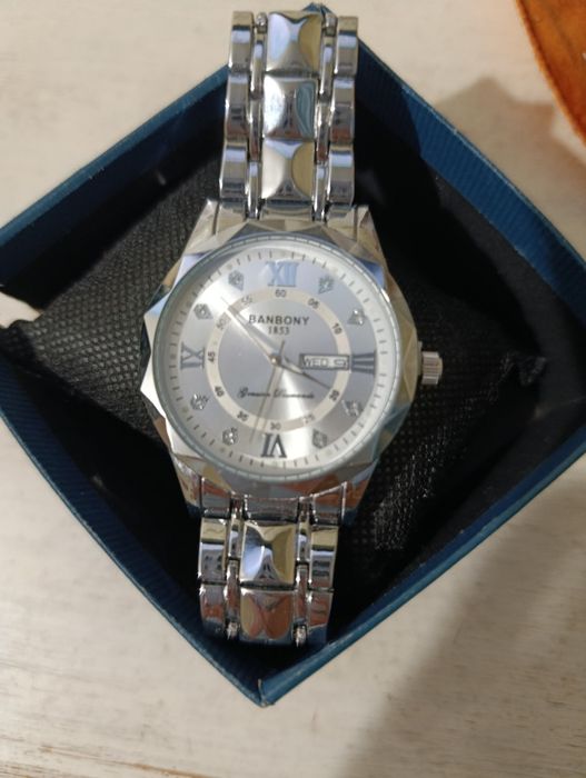 Чоловічий годинник