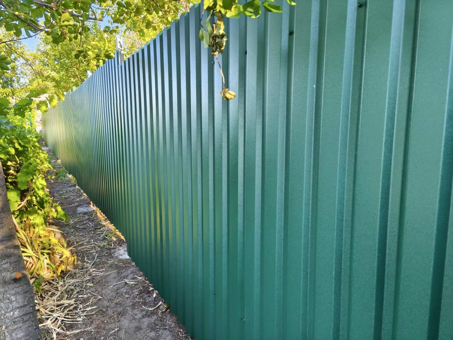 Установка заборов из профильного листа