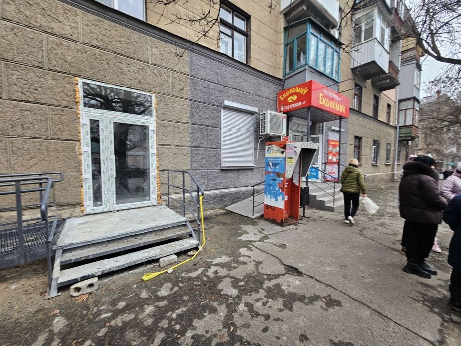 Продажа фасадного помещения 8го марта 55м 85000$