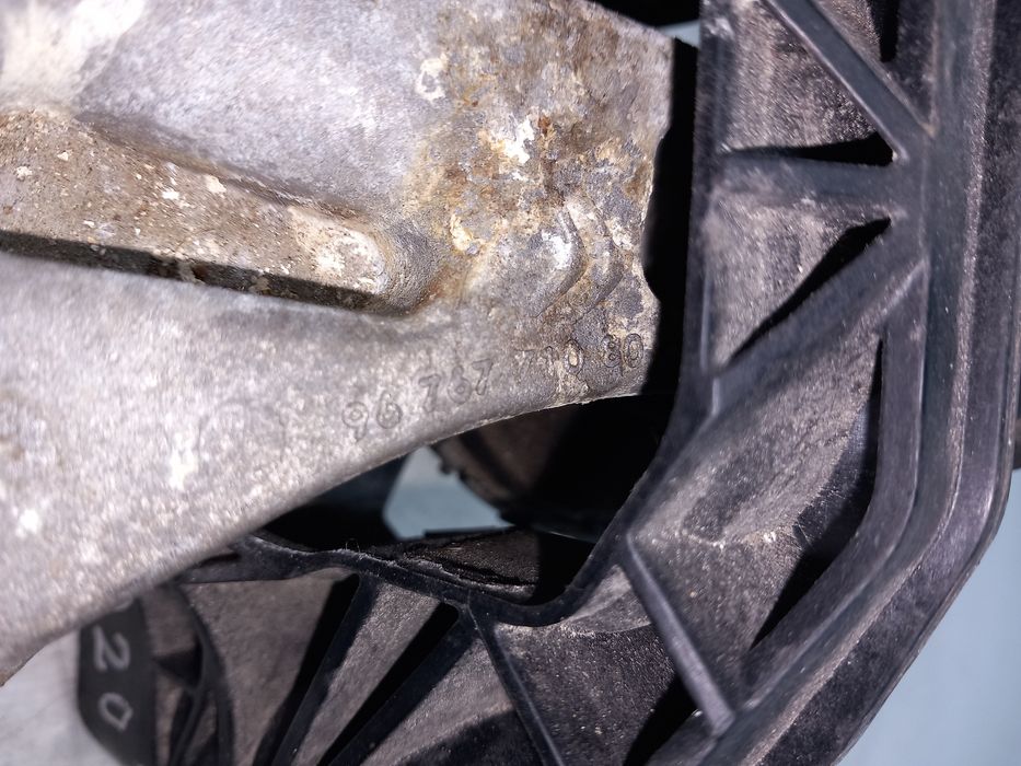 Apoio do motor PEUGEOT 208