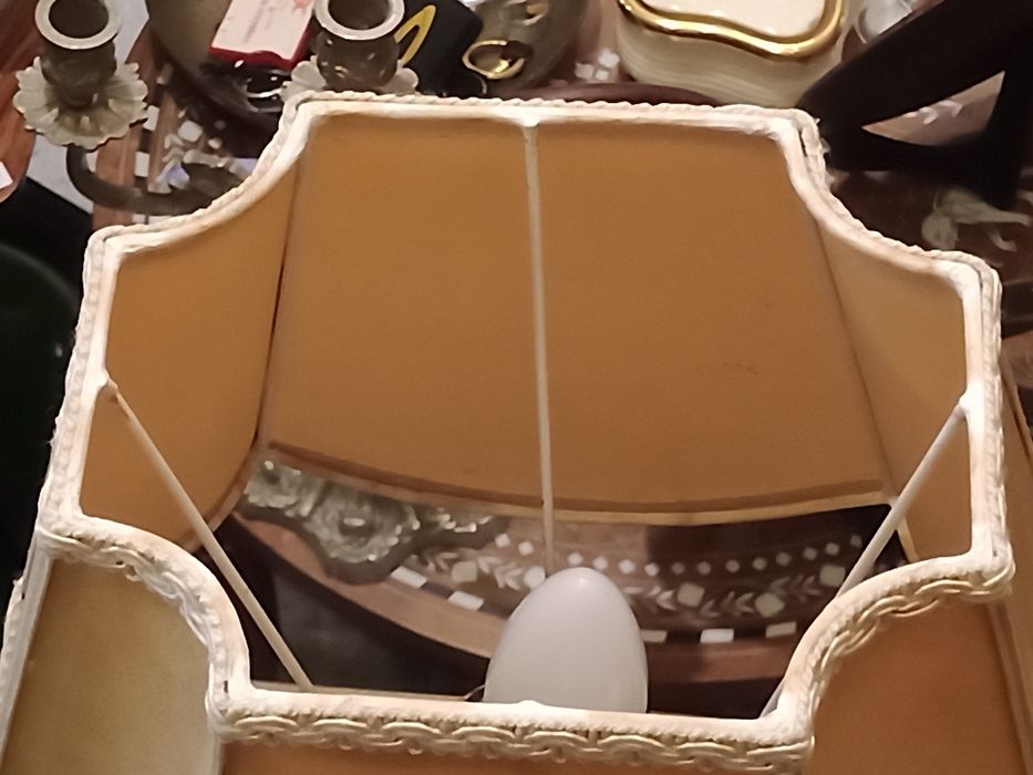 Candeeiro de mesa antigo em bronze