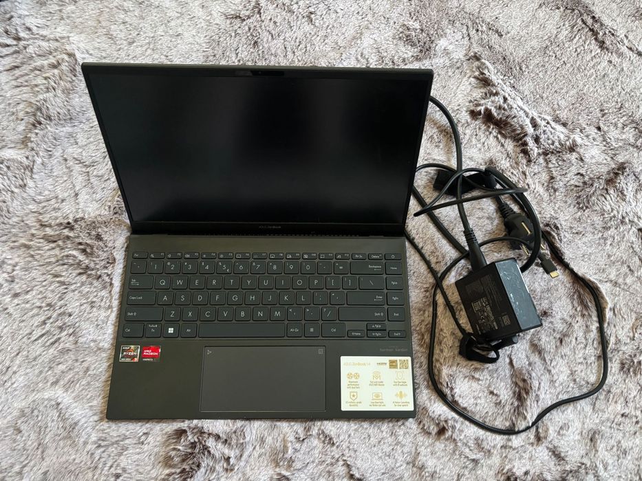 ASUS ZenBook 14 – Ryzen 5 5600H, 16 GB RAM, 512 GB SSD