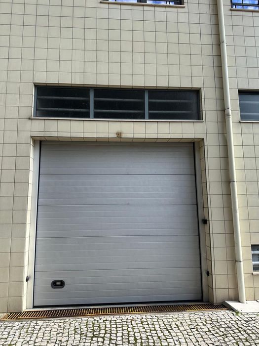 Garagem fechada para arrendamento