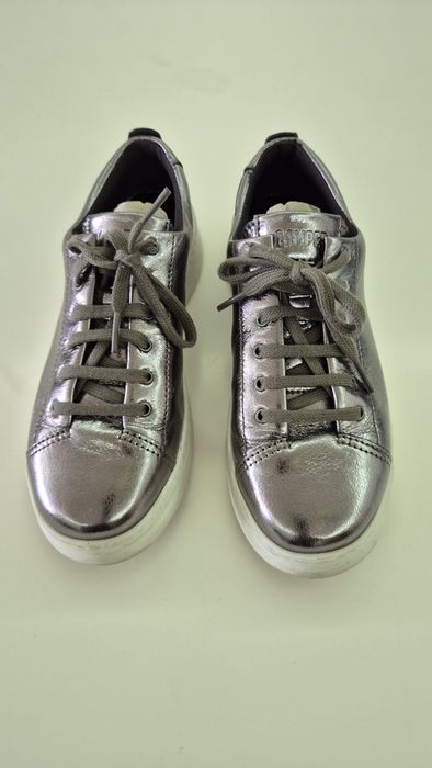 Sapatilhas prateadas camper