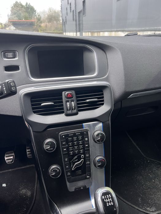 Volvo V40 D2 R Design 1.6 diesel Reservado