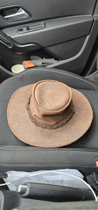 Oryginalny, markowy, australijski kapelusz skórzany rozmiar S jak nowy