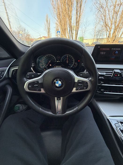 BMW 530e гібрид