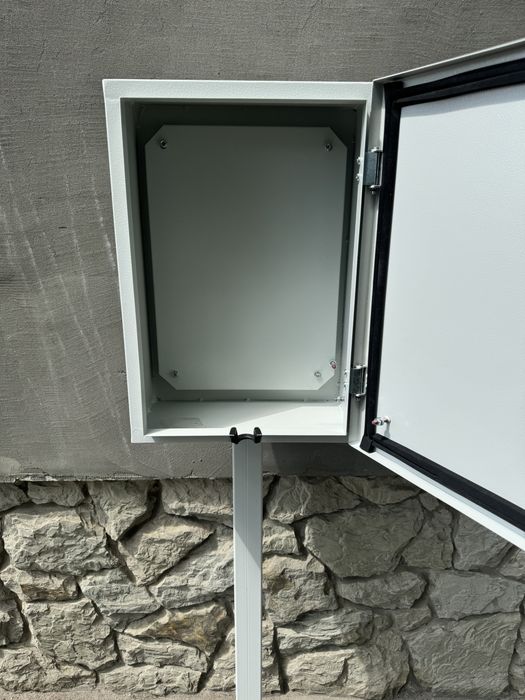 Антивандальний ящик бокс для зарядної станції електромобіля