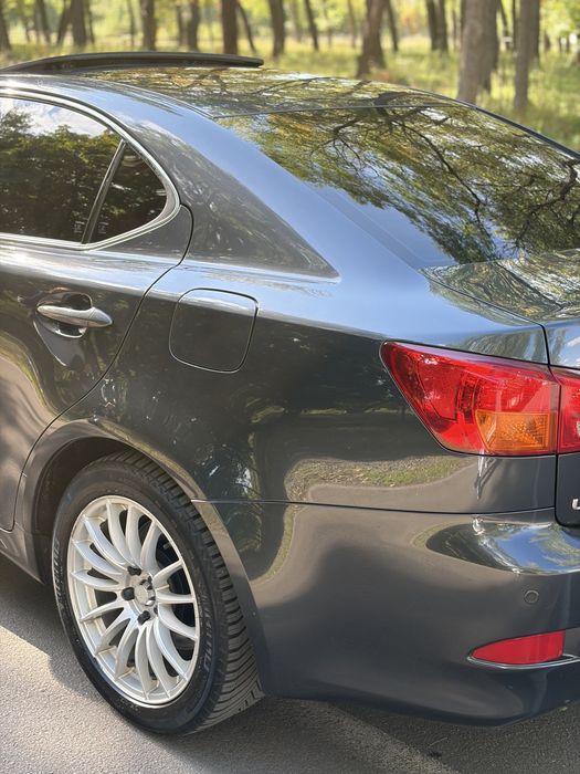 Продам lexus is 220d