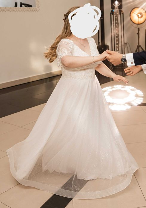 Suknia ślubna brokatowa