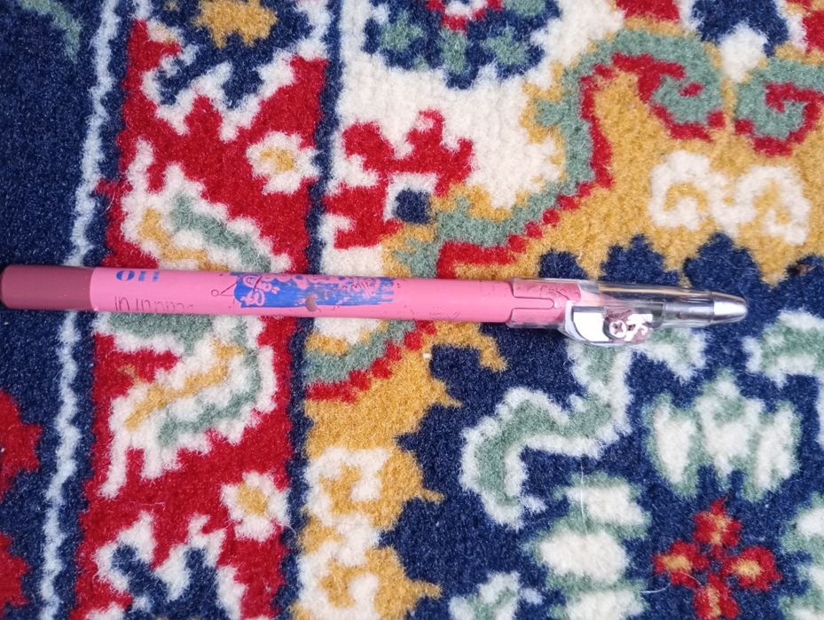 Олівець для губ GlamBee у відтінку 110