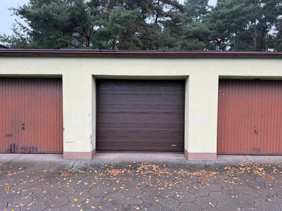 Garaż murowany 17 m², automatyczna brama – Leszno, Przylesie