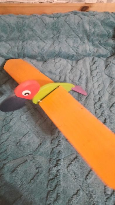 Pássaro em madeira brinquedo