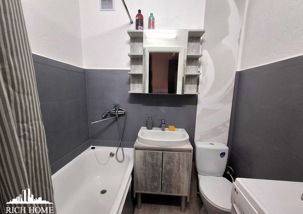 вул. Володимирівська. Міні 2к квартира з ремонтом. Терміновий продаж