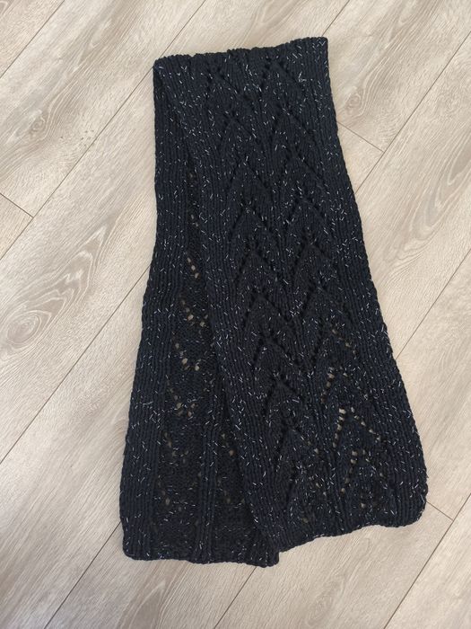 Czarny szalik ze srebrną nitką