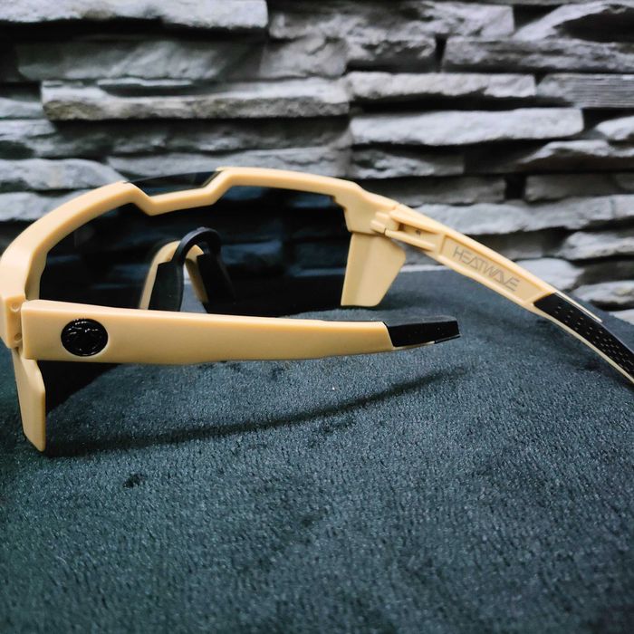 Nowe okulary przeciwsłoneczne z etui