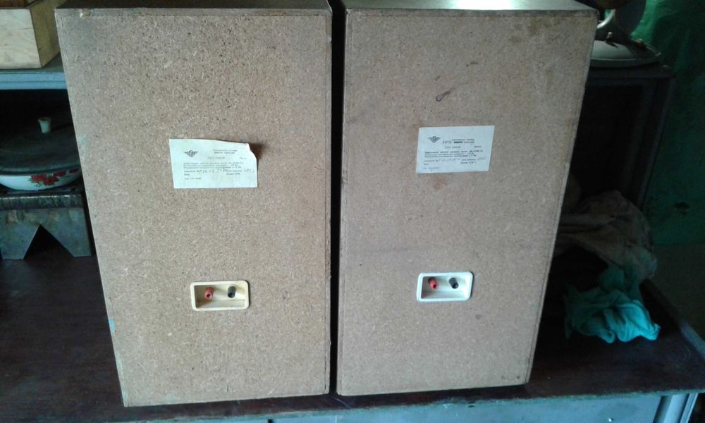 Усилитель . Магнитофон . Колонки . Видеомагнитофон .