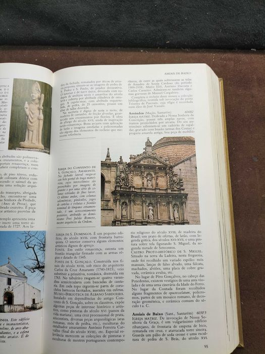 Livro "Tesouros Artísticos de Portugal" (CXL1)