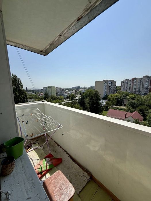 Продаж двох кімнат у трохкімнатній секції