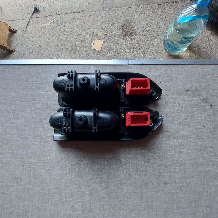 Рено Лагуна1 95года. задние электростеклоподъемники.