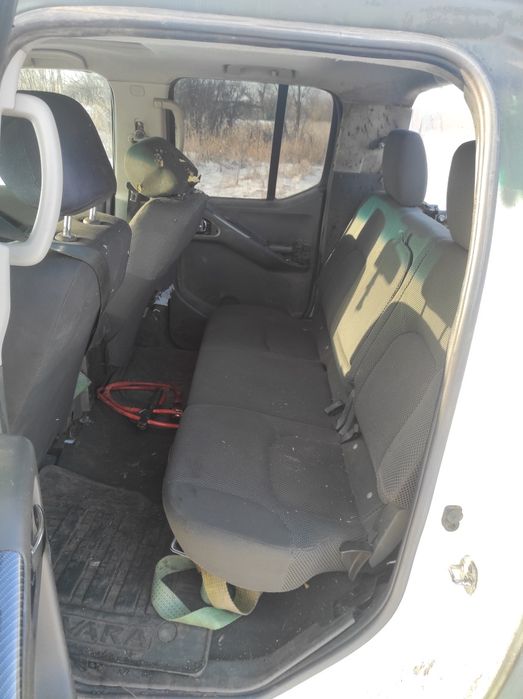 Продам нісан  навару в хорошому стані