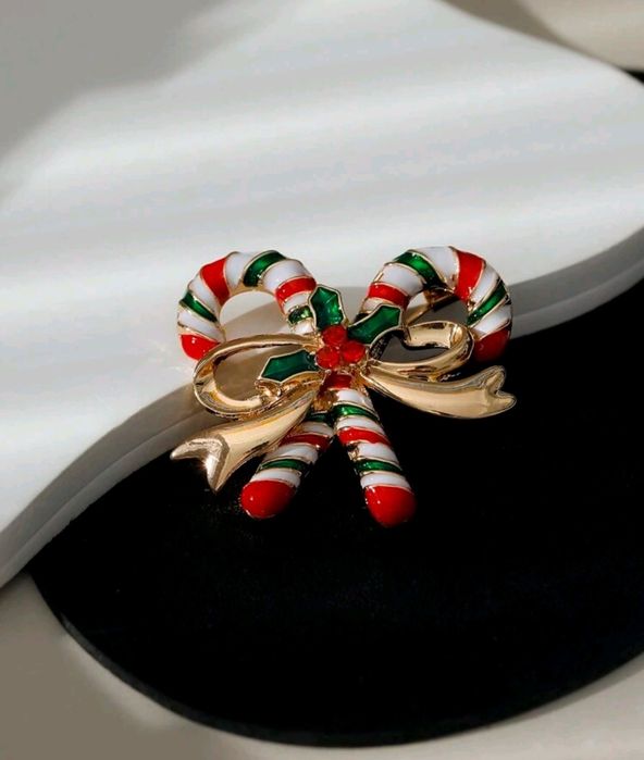 Broszka świąteczna bałwanek z kryształkami