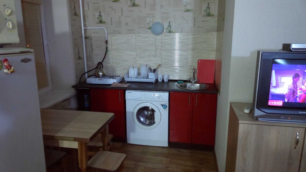 Посуточно отдельная квартира 4 спальных места (2+2) ,Киев ул.Ялтинская