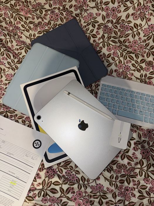 Ubezpieczony iPad 11 z apple pencilem 1 gen i akcesoriami, kondycja 100% baterii