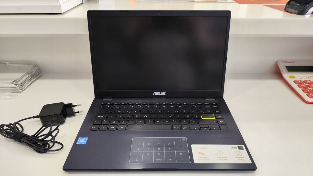 ASUS Vivobook 14 E410MA – Celeron N4020 | 4GB RAM | 256GB NVMe + 64GB eMMC | Bateria NOVA