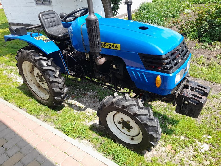 Трактор Dongfeng DF-244 повнопривідний 4х4 гідропідсилювач дизель 24кс