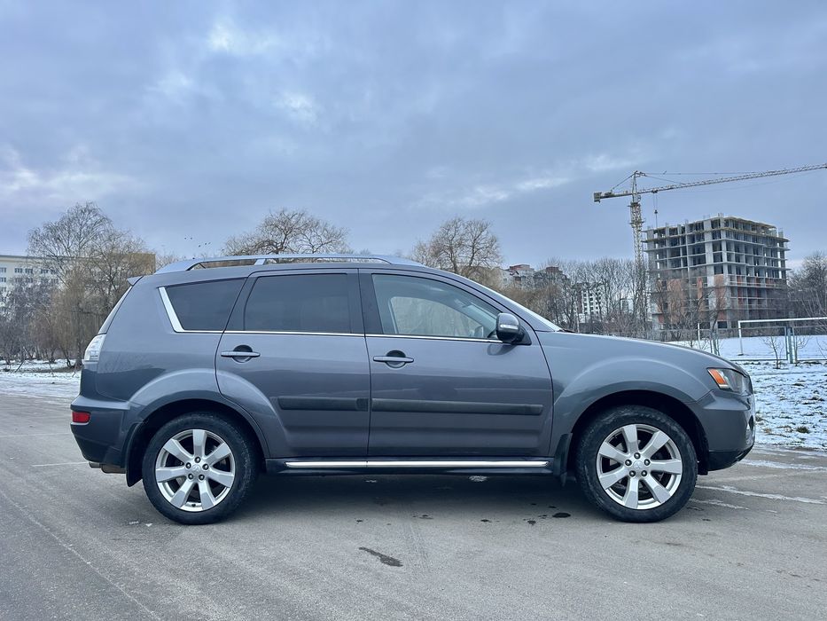 Mitsubishi Outlander XL   4x4 AVTOMAT