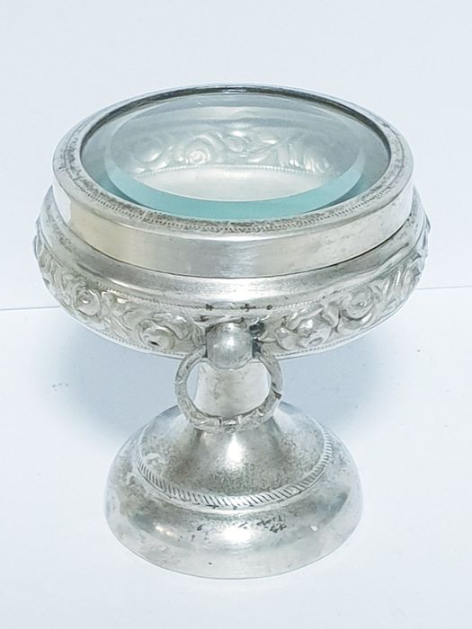 Antiga caixa de pé alto para relógio de bolso em casquinha