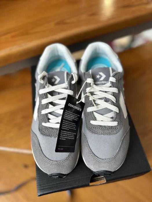Сірі жіночі кросівки converse 35 р