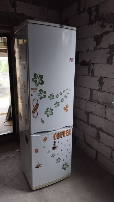 Продати холодильник