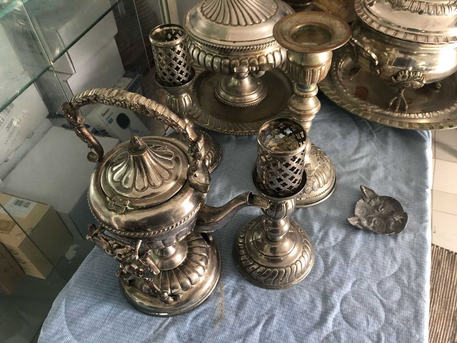 Conjunto de Peças Antigas em Metal Prateado