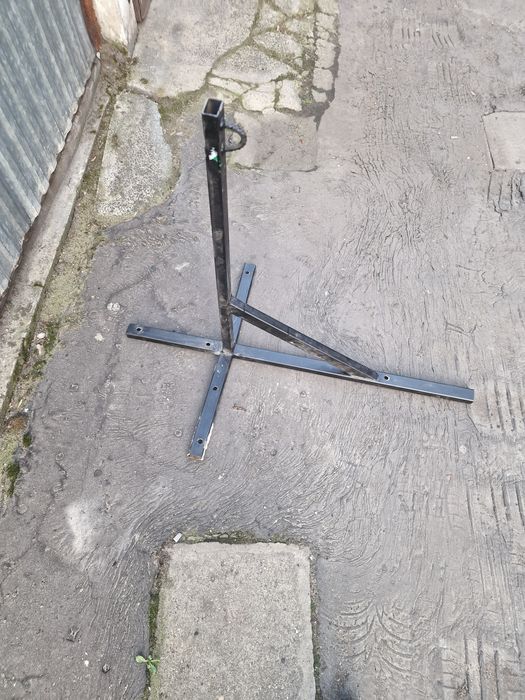 Solidny uchwyt stelaż na worek bokserski