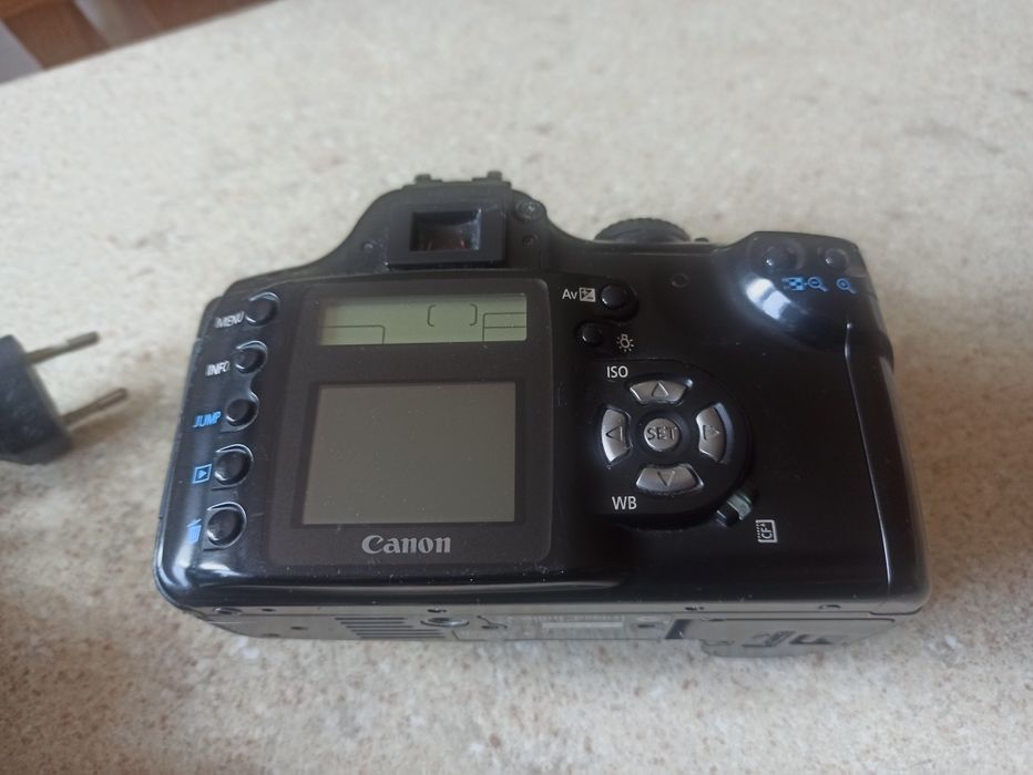 Canon EOS 300D (body)+ Ładowarka, Bateria, Pasek/Uszkodzony- reaguje