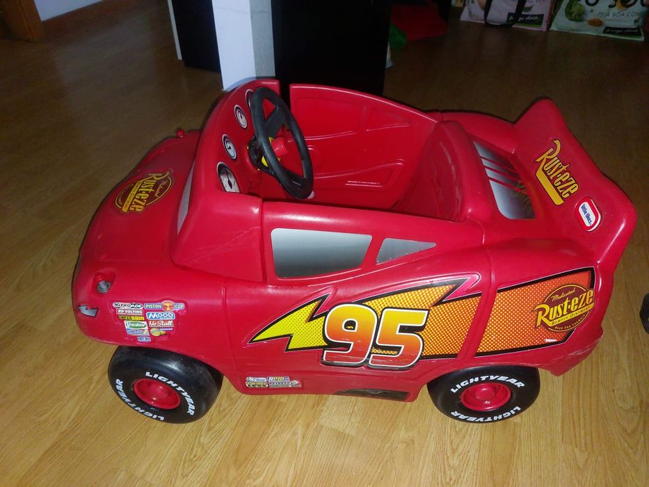 Carro de brincar de criança