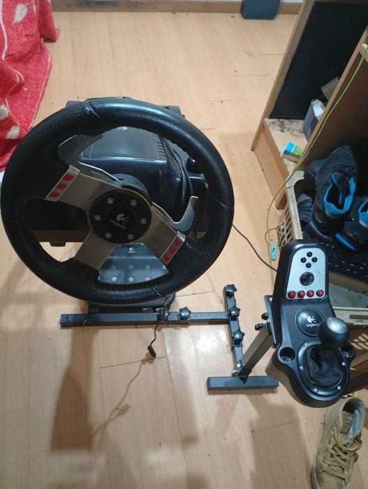 Volante Logitech G27 com Suporte
