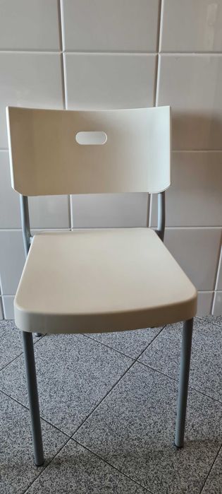 4 Cadeiras IKEA + Almofadas | 30€ | Venda individual possível  | 8 €