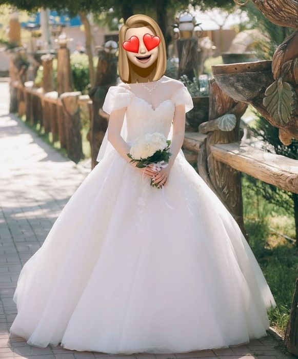 Весільна сукня не нова але дуже гарна