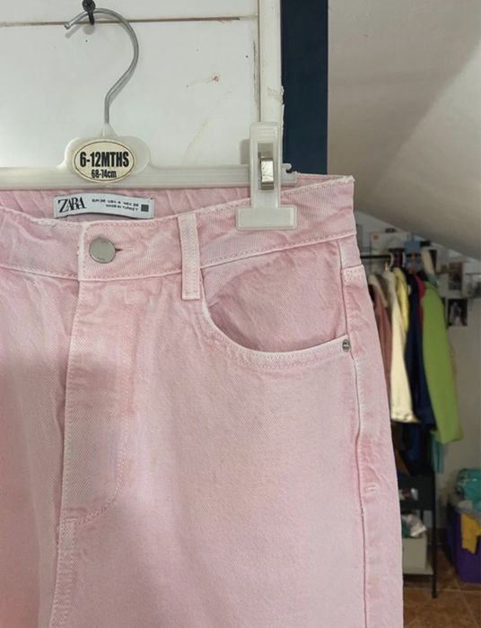 Calças estilo mom fit