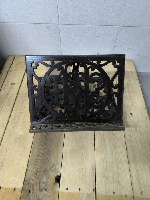 Suporte para bíblia em madeira