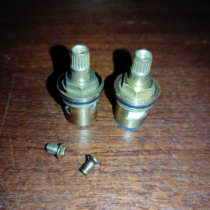 Кран Букса, 2 шт в комплекті + гвинтики